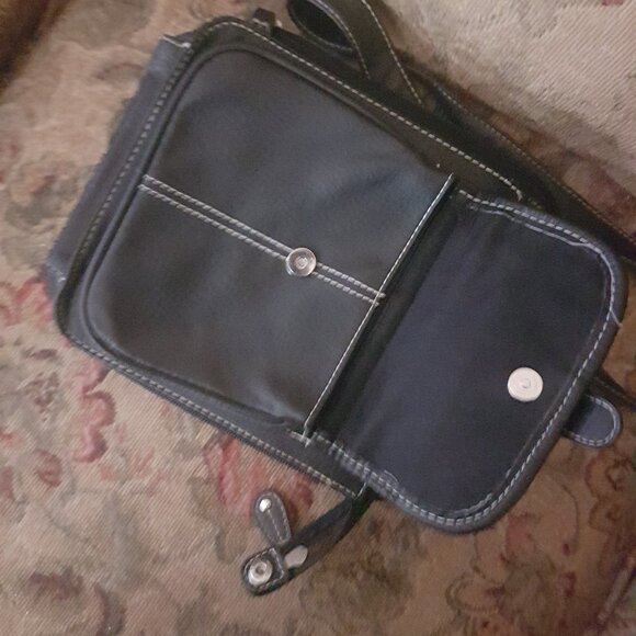 Black crossbody bag - Picture 2 of 5